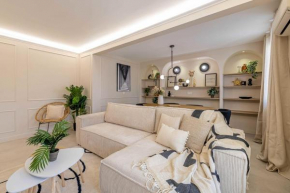 Beautiful Haussmannian apartment - South Balcony